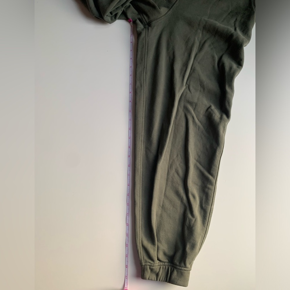 ⭐️Host Pick⭐️ Lululemon Relaxed High-Rise Jogger - Picture 5 of 11
